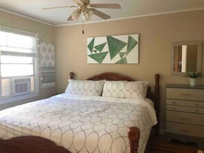 1 bedroom, desk, free WiFi, bed sheets