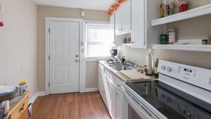 Private kitchen - Vintage Bungalow (Greenville)