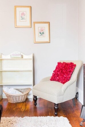 House (Brandon Mill - 203 Virginia Ave) | Living room | Flat-screen TV, toys, books - Virginia Ave, 203 (Greenville)