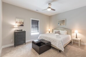 3 bedrooms, desk, free WiFi - 34 Allen St (Greenville)