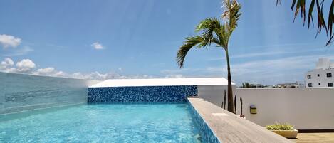 Kolam renang terbuka