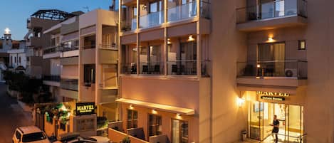 Mặt tiền nơi lưu trú