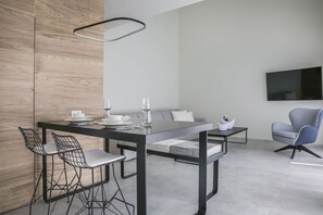 Deluxe Villa (Oikos B) | Dining room - Oikos Boutique Residences (Kefalonia)