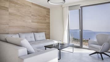Villa estándar (Oikos A) | Sala de estar | Smart TV, Netflix y servicios de streaming