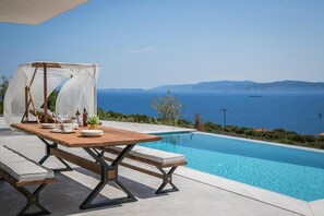 Deluxe Villa (Oikos B) | Terrace/patio