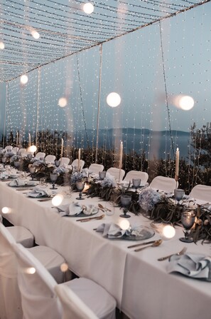 Outdoor banquet area - Oikos Boutique Residences Private Estate (Kefalonia)