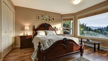 1 bedroom, memory foam beds, individually decorated