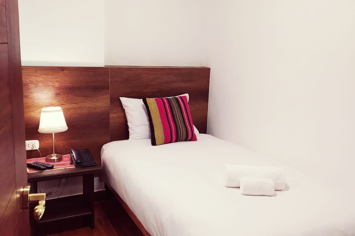 Habitación básica | Ropa de cama hipoalergénica, wifi gratis y ropa de cama