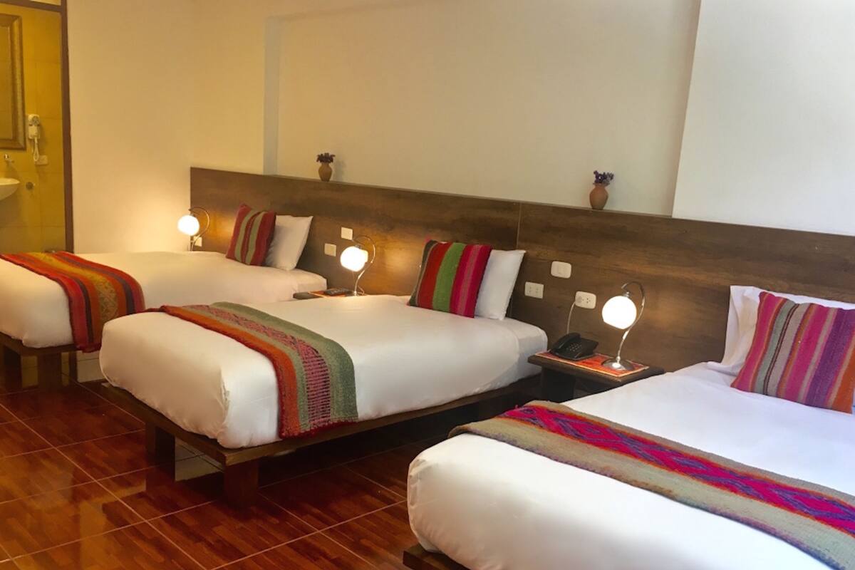 Superior Triple Room, Mountain View | Ropa de cama hipoalergénica, wifi gratis y ropa de cama