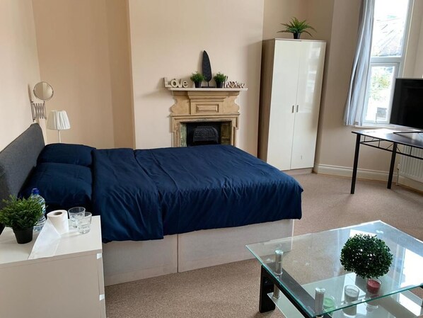 Premium bedding, iron/ironing board, free WiFi, bed sheets