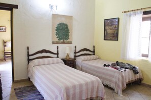 2 bedrooms, iron/ironing board, Internet, bed sheets