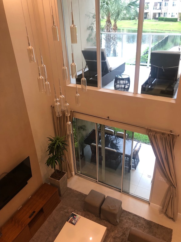 Living area - Comfortable 4 BDR House near Disney in Orlando (Kissimmee)