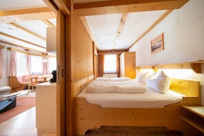 1 bedroom, in-room safe, WiFi, bed sheets