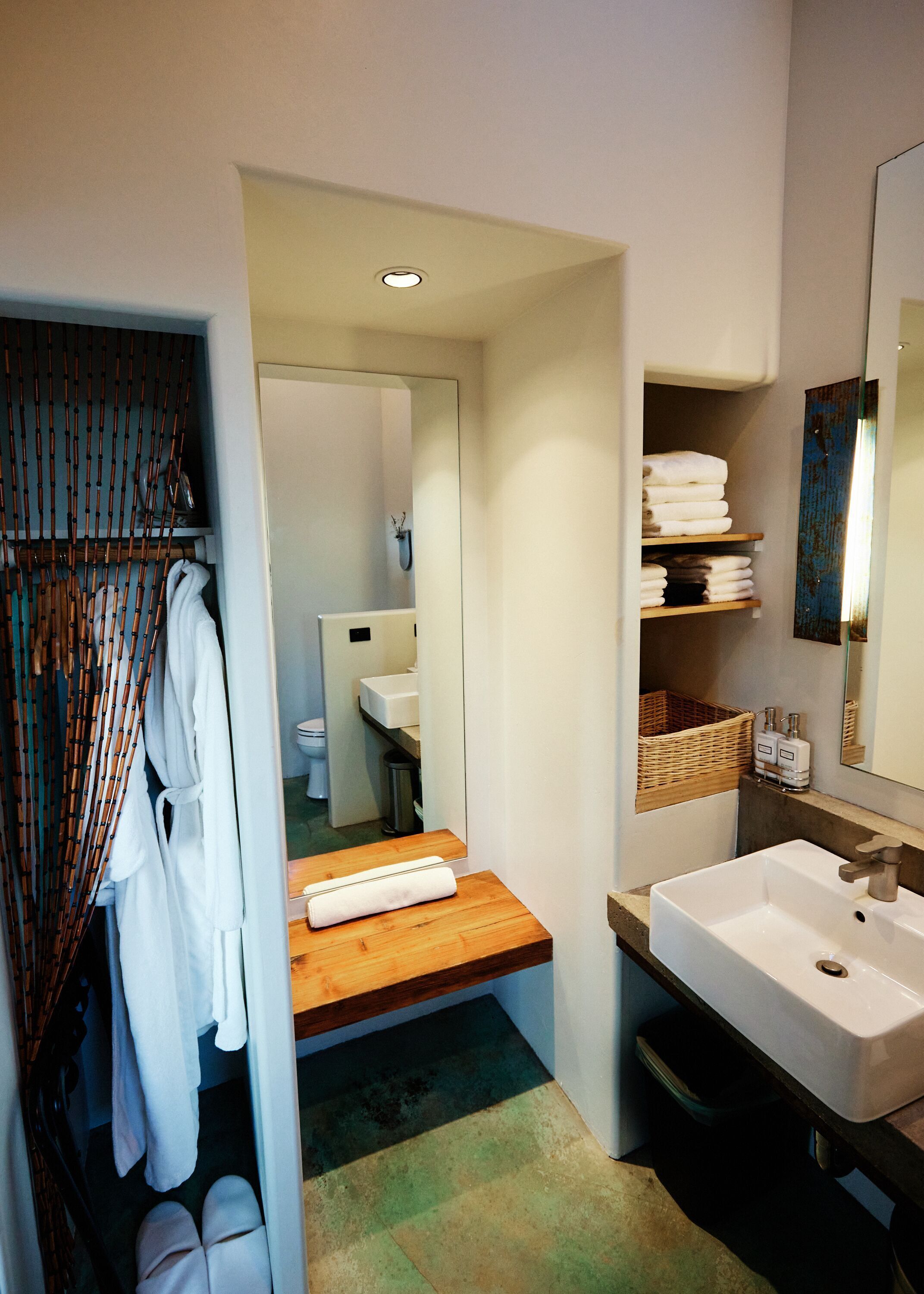 Bathroom | Separate tub and shower, deep soaking tub, hydromassage showerhead