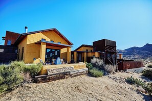 Terrace/patio - Sacred Sands (Joshua Tree)