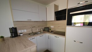 Unclassified image, 2 of 14, button - T2 + AIR-CONDITIONED Cabin CROSSING 2 TERRACES 400 meters from the sea (BORMES-LES-MIMOSAS)