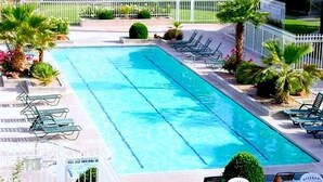 温水プール、ラッププール