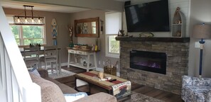 Smart-TV, Kamin, Tischfußball, Tischtennisplatte