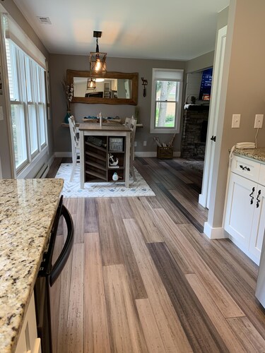 Newly Renovated. Gorgeous Retreat w/seasonal waterfall view! Dogs under 25 LBS