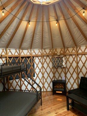 Yurt (16 ft.)