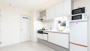 House, 4 Bedrooms | Private kitchen