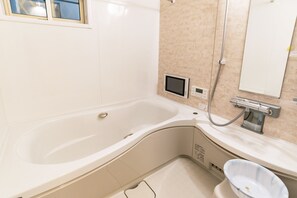 Rumah, 4 kamar tidur | Bathtub besar