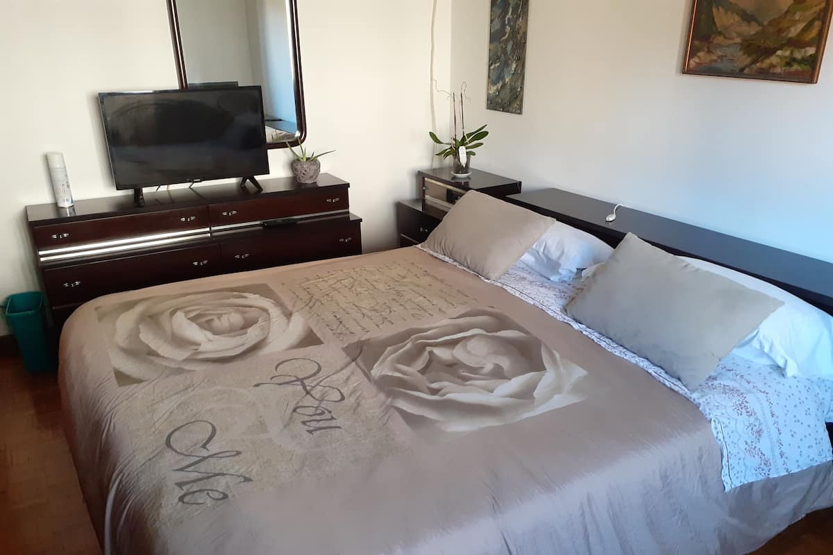 Habitación doble, vista al jardín | Camas extra, wifi gratis, ropa de cama y acceso para silla de ruedas