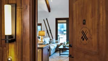 Condo, 2 Bedrooms | Interior