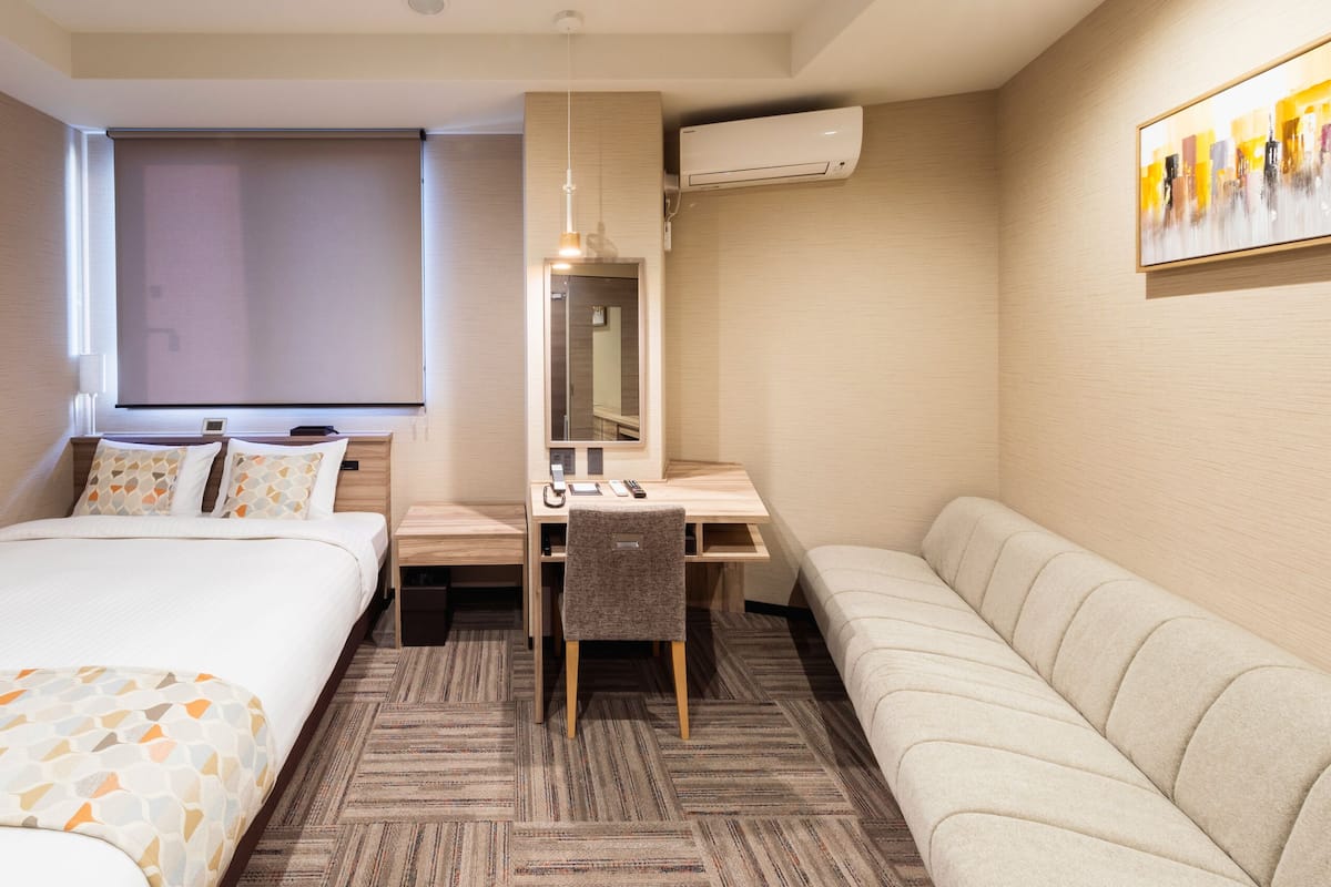 Queen Room with Bath, Non Smoking | In-room safe, blackout drapes, iron/ironing board, free WiFi