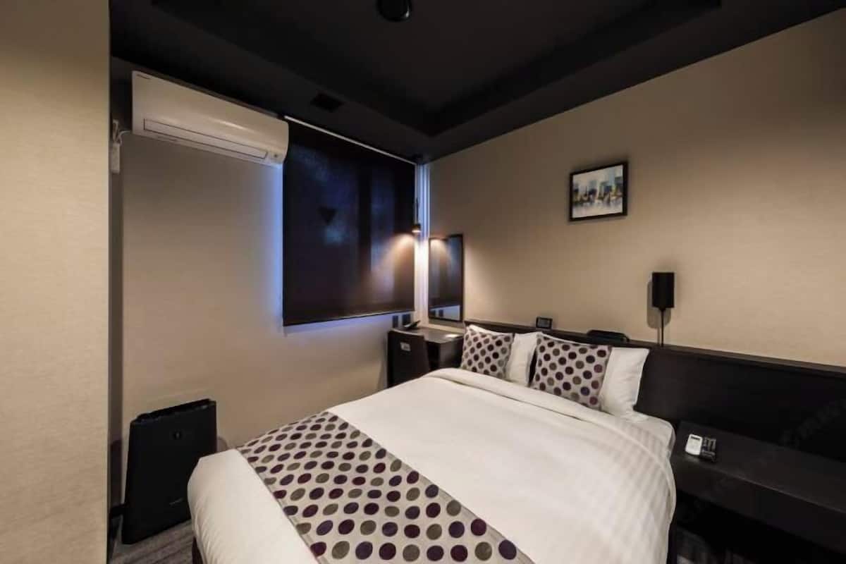 In-room safe, blackout drapes, iron/ironing board, free WiFi