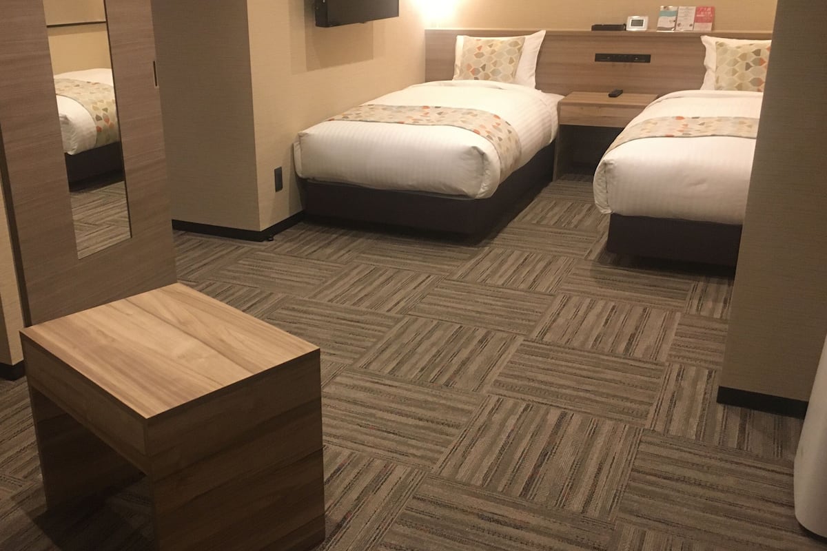 Executive Twin Room with Bath, Non Smoking | In-room safe, blackout drapes, iron/ironing board, free WiFi