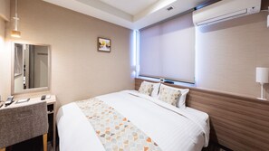 Dobbeltrom – deluxe, ikke-røyk (with Shower) | Safe på rommet, blendingsgardiner og strykejern/-brett