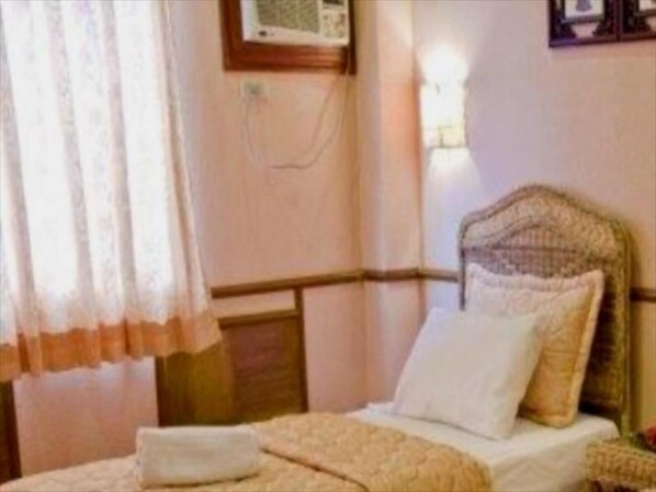 Schreibtisch, kostenloses WLAN, Bettwäsche