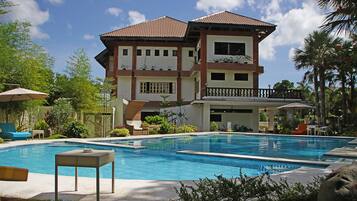 Outdoor pool, open 7:00 AM to 10:00 PM, pool umbrellas, sun loungers