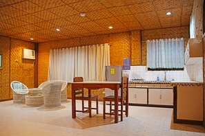 Deluxe Suite | Living area