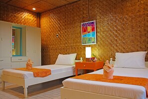 Standard Twin Room, Balcony | Free WiFi, bed sheets