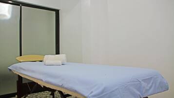 Aromatherapy, hot stone massages, reflexology, 1 treatment room