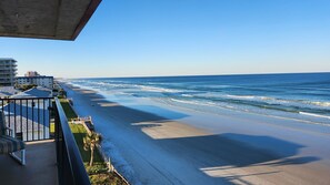 On the beach - 517 - Corner Oceanfront 3 Bedroom (New Smyrna Beach)