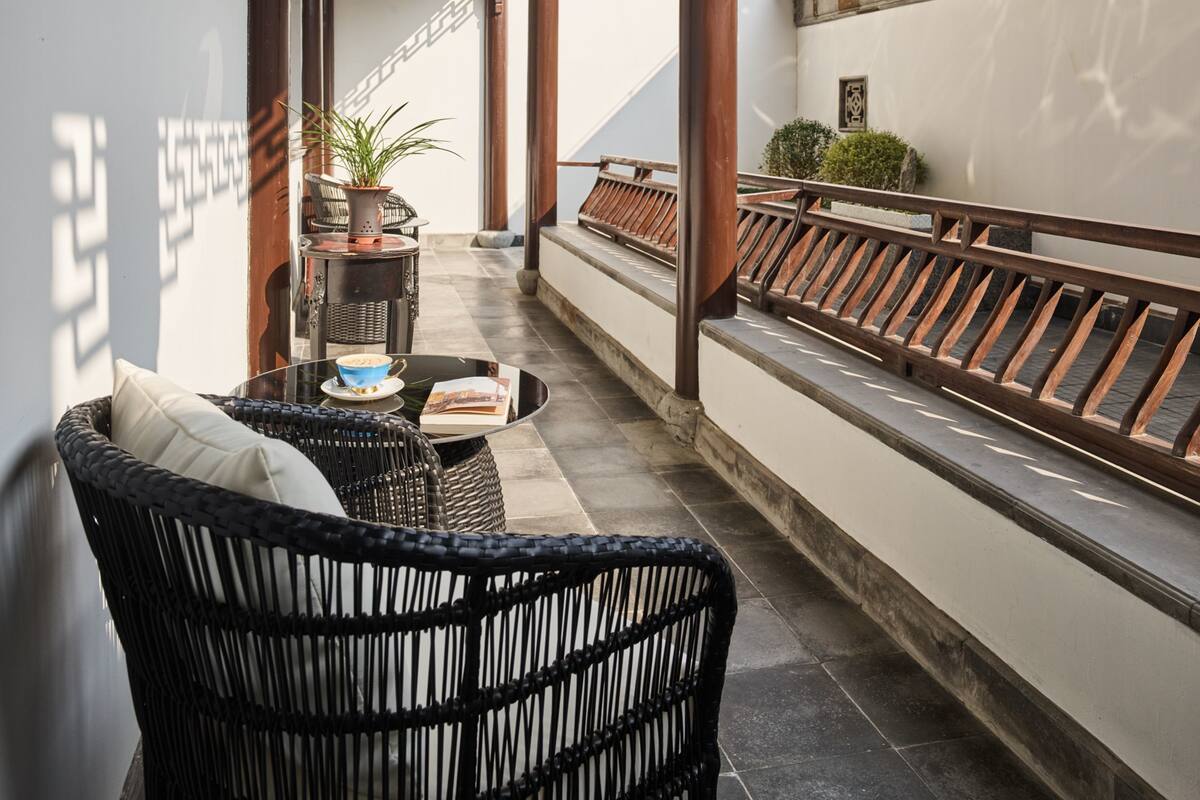 Suite familiar, habitaciones comunicadas | Minibar con artículos gratuitos, caja fuerte, escritorio