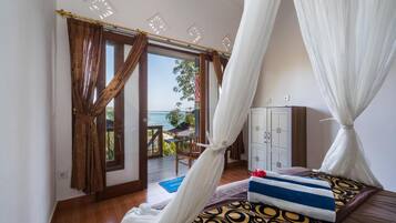 Desk, soundproofing, rollaway beds, free WiFi