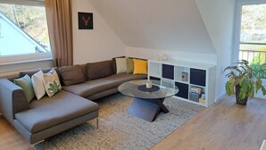 TV, DVD player, books, stereo