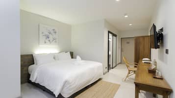 Garden Access | Una cassaforte in camera, una scrivania, postazione laptop