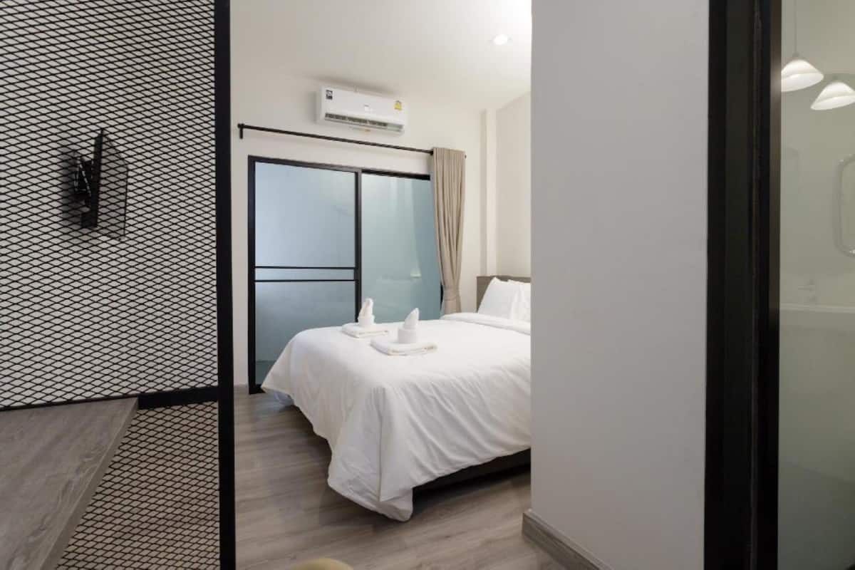 In-room safe, desk, laptop workspace, blackout drapes