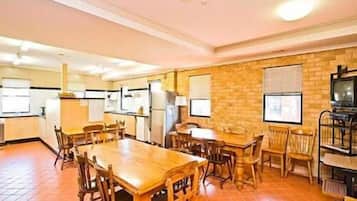 Standard Room | Shared kitchen facilities | Fridge, microwave