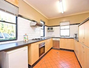 Standard Room | Shared kitchen | Shared fridge, microwave - Hanbury Lodge (Mayfield)