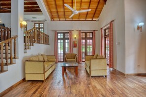 تفاصيل الفندق من الداخل