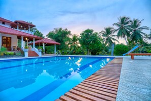 Outdoor pool - Om Residence (Beruwela)
