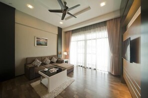 Apartment, 2 Bedrooms, Mountain View | Ruang tamu | TV LED 