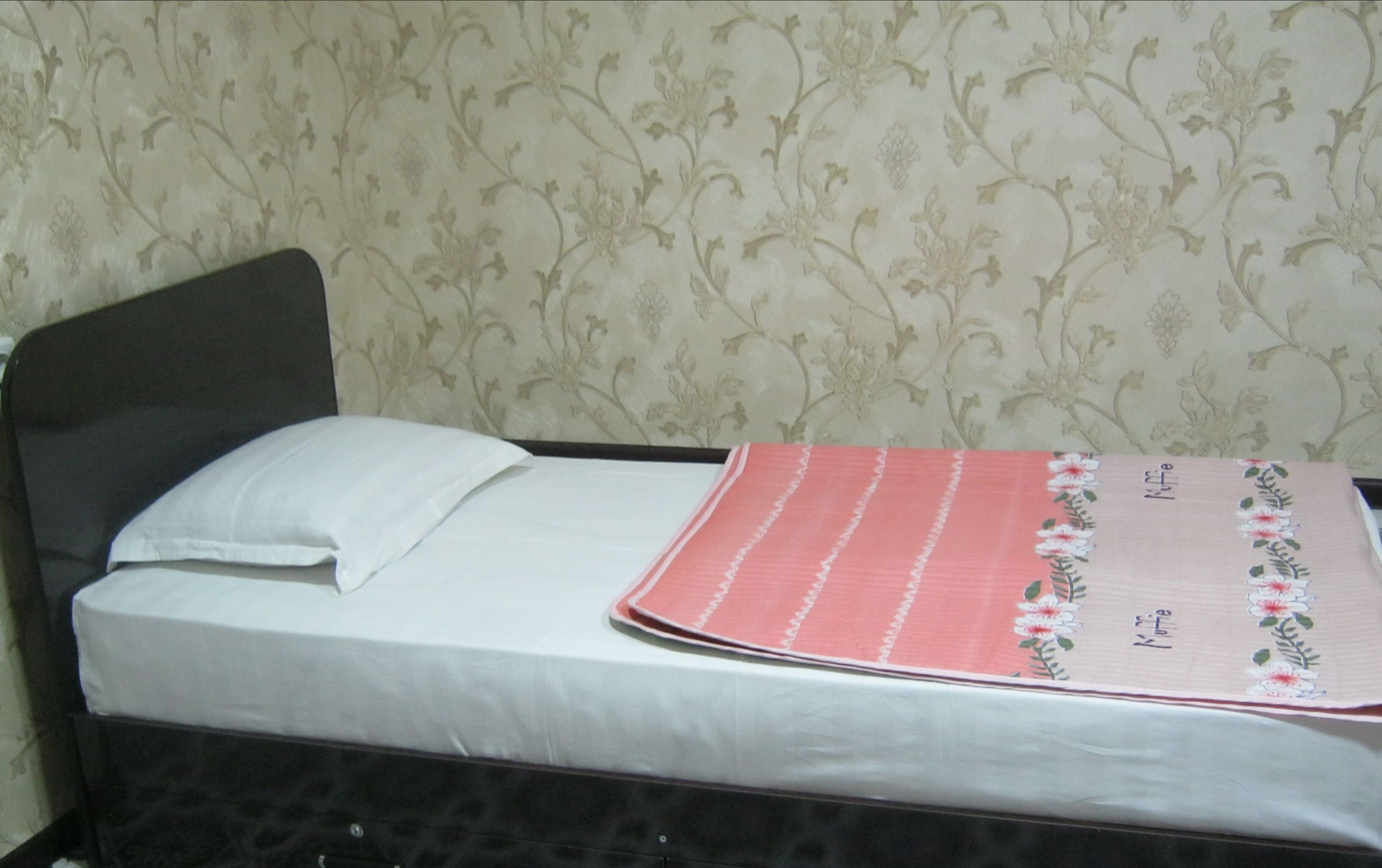 Hypo-allergenic bedding, soundproofing, iron/ironing board, free WiFi