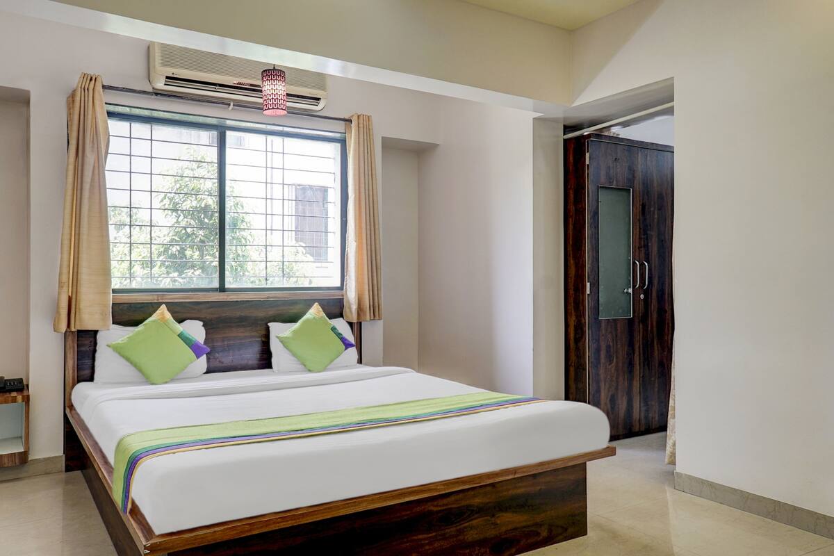 Iron/ironing board, rollaway beds, free WiFi, bed sheets